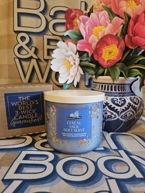 NWT Bath & Body Cereal Milk Soft Serve 3-Wick Candle - Blue, White